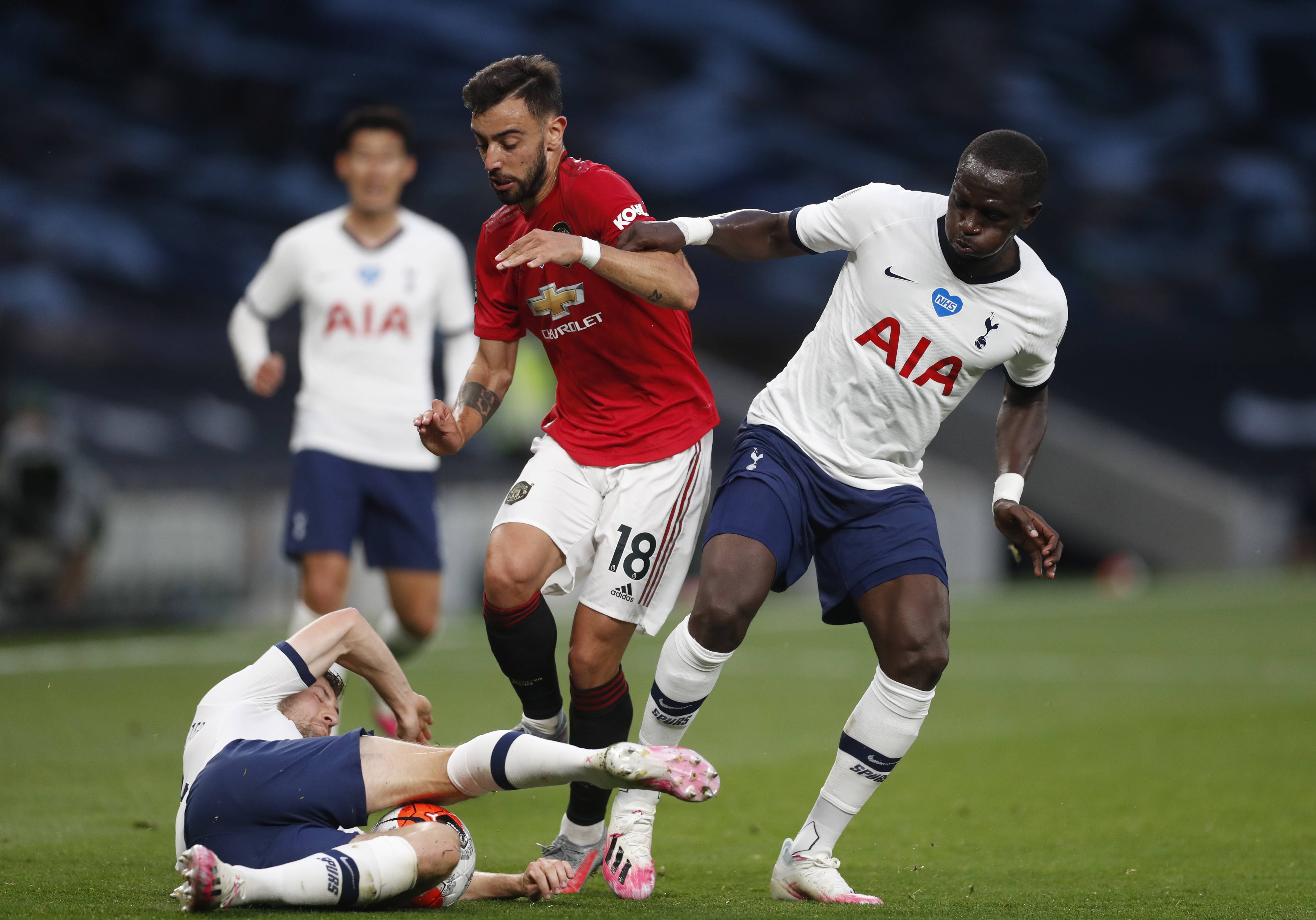 加泰足协坚 加泰足协坚